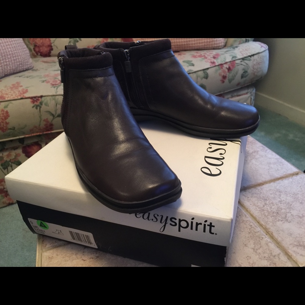 Easy Spirit ladies boots.